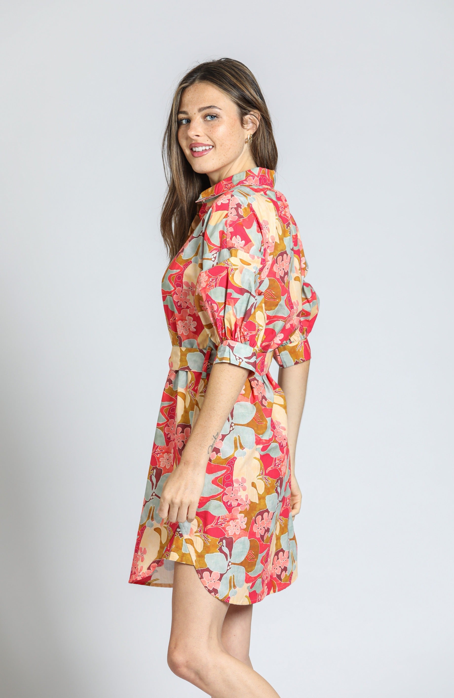 APNY Coral Belted Puff Sleeve Dress in Garden Party Print-Dresses-APNY-Deja Nu Boutique, Women's Fashion Boutique in Lampasas, Texas