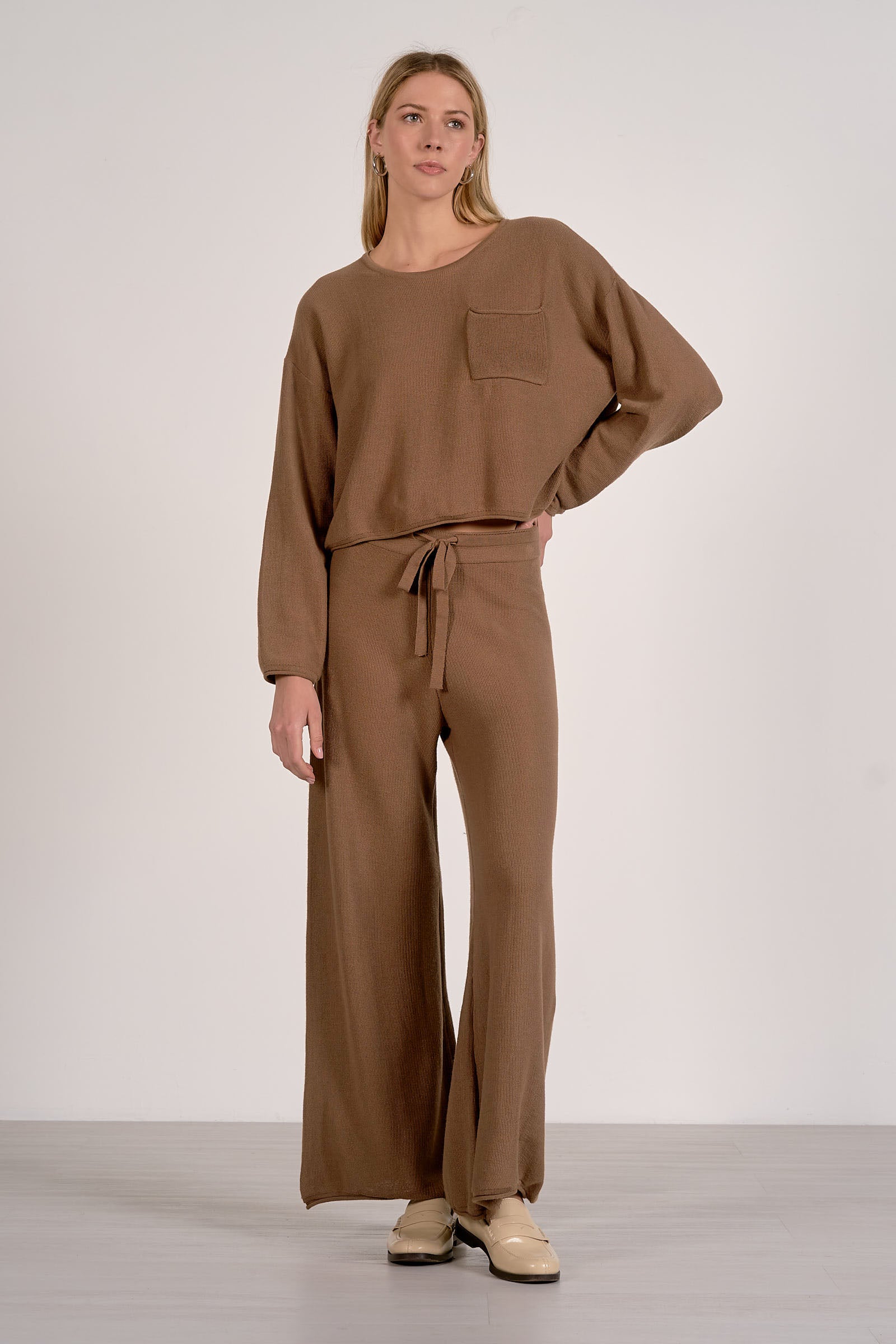 ELAN Caramel Pocket Front Sweater-Tops-Elan-Deja Nu Boutique, Women's Fashion Boutique in Lampasas, Texas