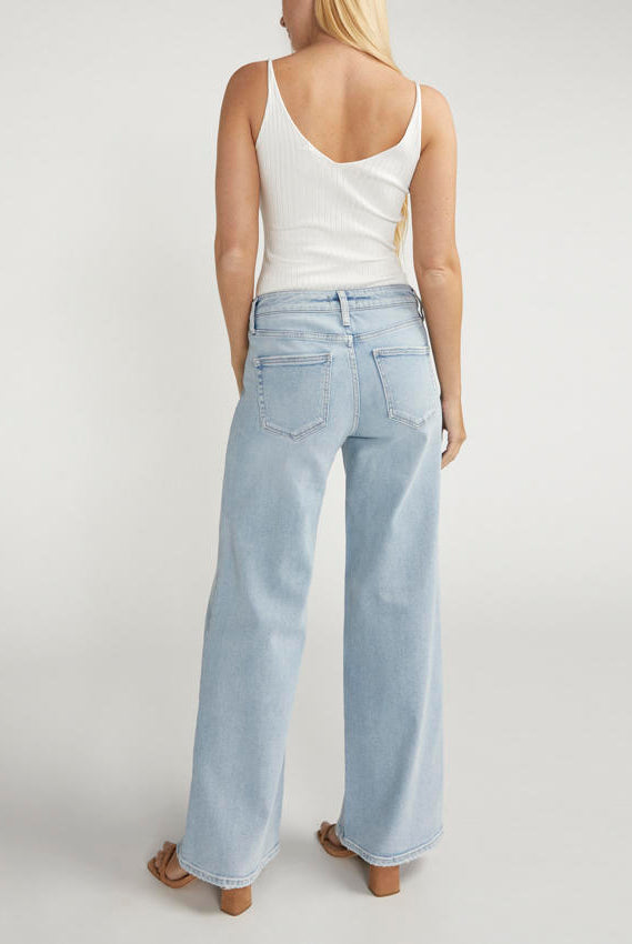 Silver Jeans Suki Curvy Fit Mid Rise Wide Leg Jean In Light Indigo-Jeans-Silver Jeans-Deja Nu Boutique, Women's Fashion Boutique in Lampasas, Texas