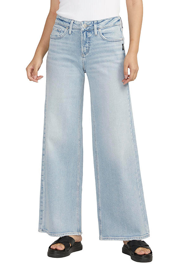 Silver Jeans Suki Curvy Fit Mid Rise Wide Leg Jean In Light Indigo-Jeans-Silver Jeans-Deja Nu Boutique, Women's Fashion Boutique in Lampasas, Texas