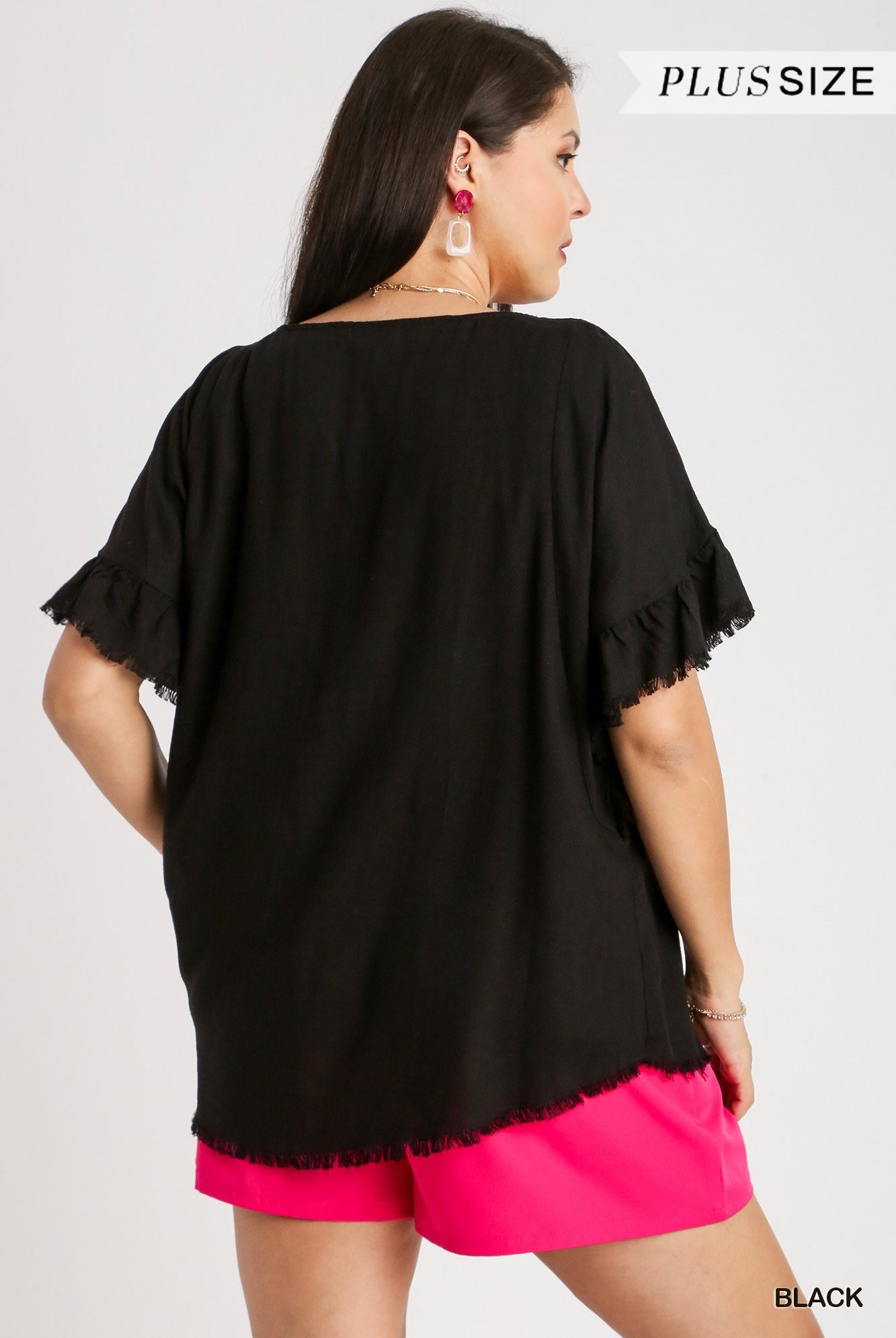 Umgee Linen Blend Black Short Ruffle Sleeve Top With Frayed Hem Plus-Curvy/Plus Tops-Umgee-Deja Nu Boutique, Women's Fashion Boutique in Lampasas, Texas