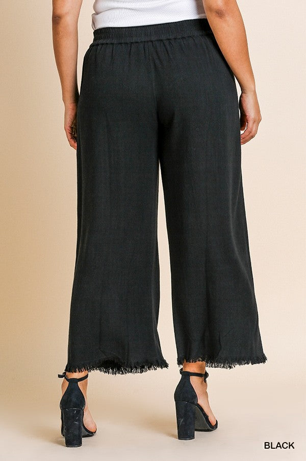 Umgee Plus Size Black Linen Blend Wide Leg Pants with Frayed Hem-Curvy/Plus Pants-Umgee-Deja Nu Boutique, Women's Fashion Boutique in Lampasas, Texas