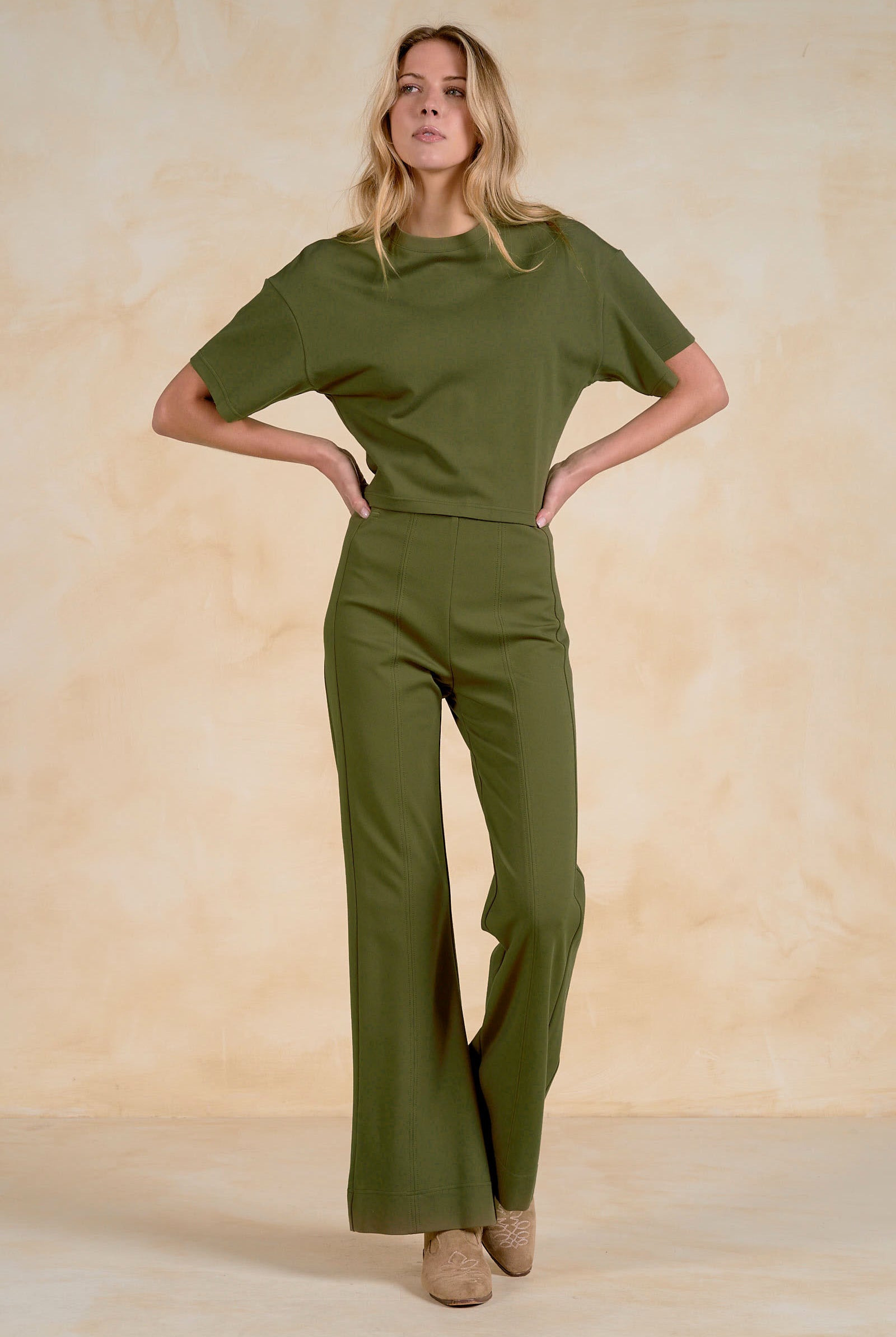 ELAN Olive Short Sleeve Crew Neck Crop Top-Tops-elan-Deja Nu Boutique, Women's Fashion Boutique in Lampasas, Texas