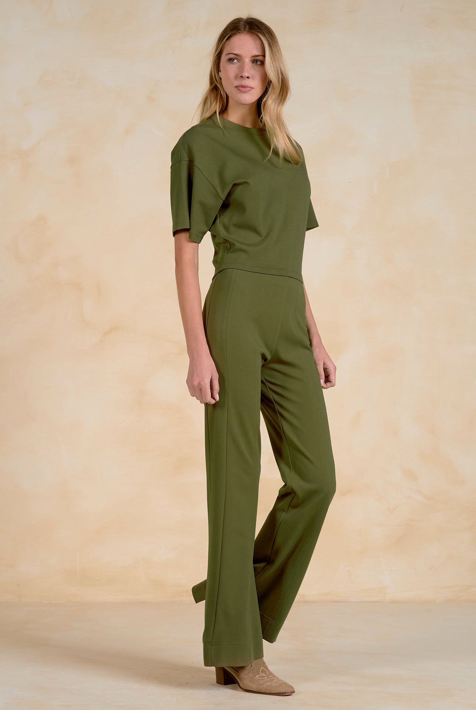 ELAN Olive Short Sleeve Crew Neck Crop Top-Tops-elan-Deja Nu Boutique, Women's Fashion Boutique in Lampasas, Texas