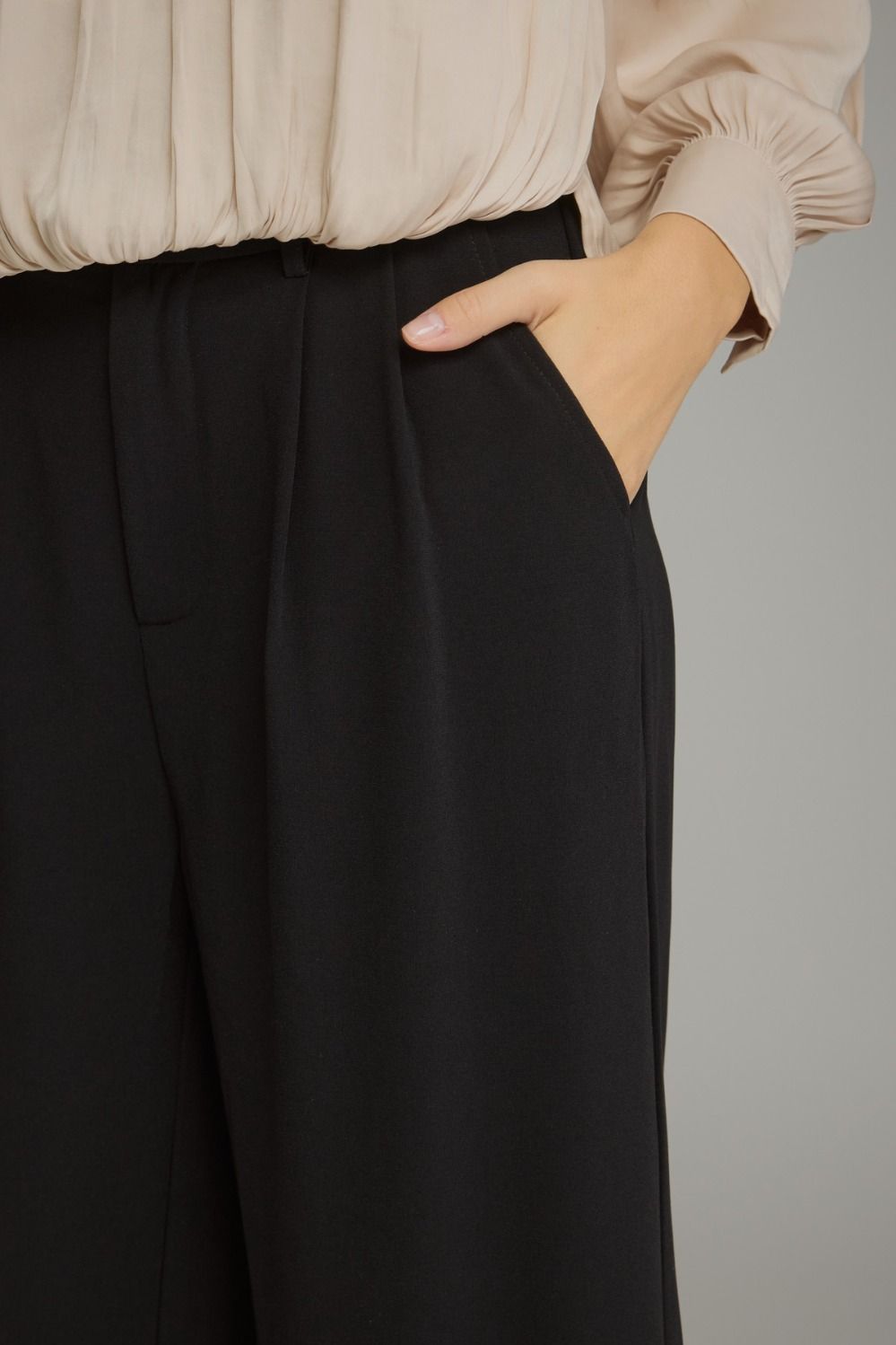Entro Black Pleated Wide Leg Pants-trousers-Entro-Deja Nu Boutique, Women's Fashion Boutique in Lampasas, Texas