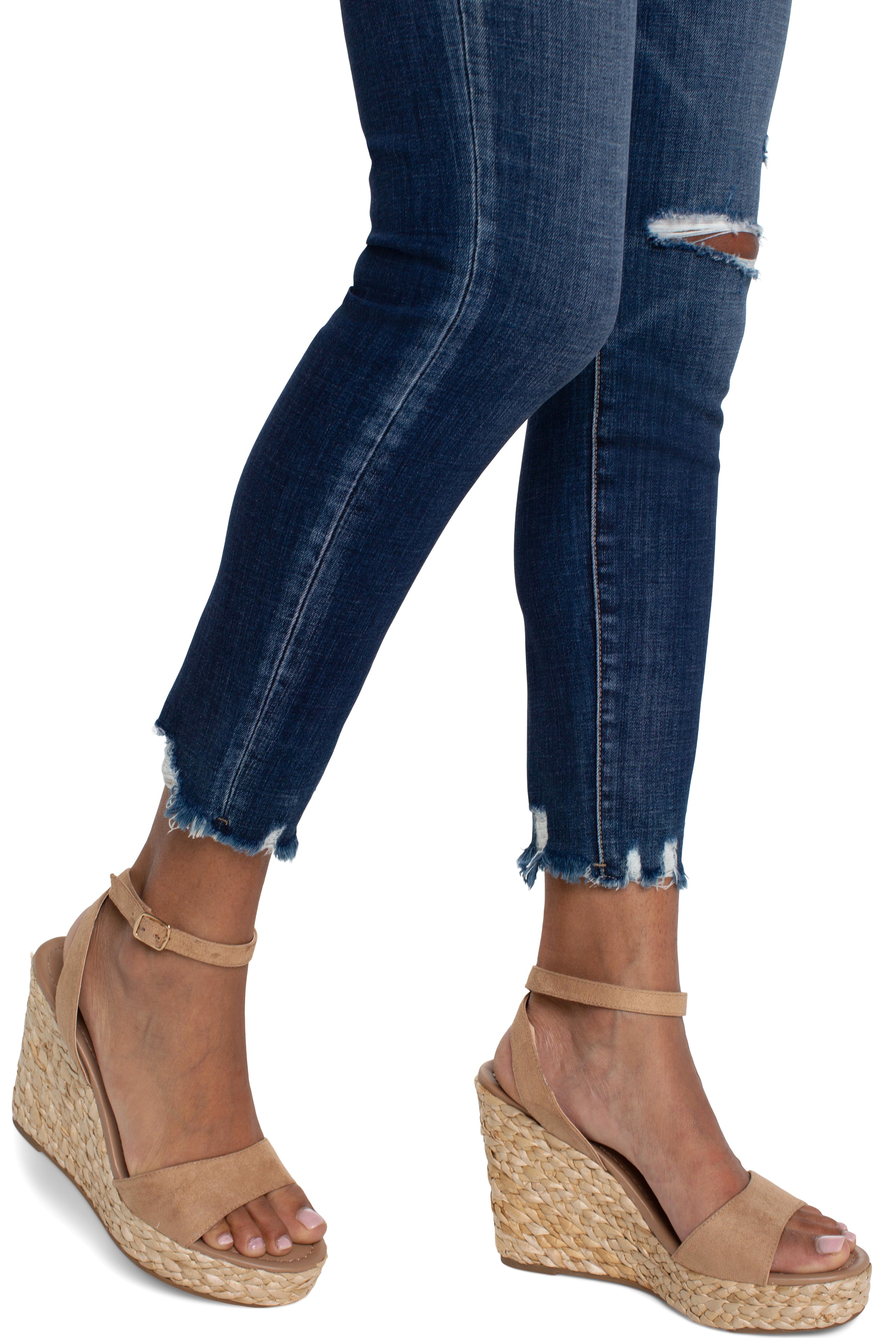 Liverpool Gia Pull On Crop Skinny With Fray Hem 27 in In Ellingwood-Jeans-Liverpool-Deja Nu Boutique, Women's Fashion Boutique in Lampasas, Texas