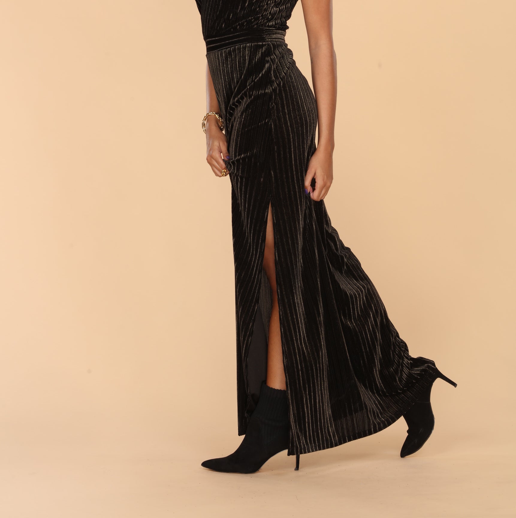 Veronica M Dassia Velvet Halter Maxi Dress In Black-Maxi Dresses-Veronica M-Deja Nu Boutique, Women's Fashion Boutique in Lampasas, Texas