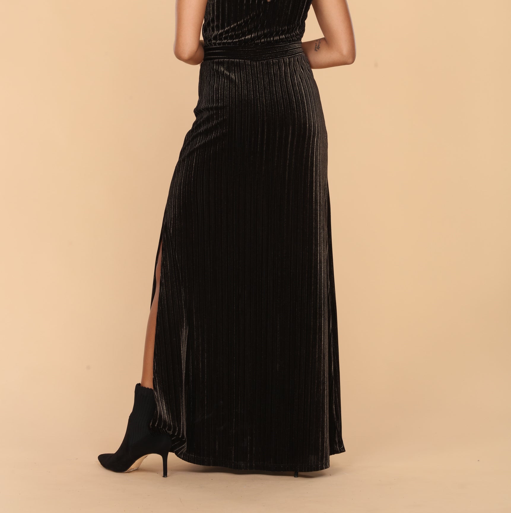 Veronica M Dassia Velvet Halter Maxi Dress In Black-Maxi Dresses-Veronica M-Deja Nu Boutique, Women's Fashion Boutique in Lampasas, Texas