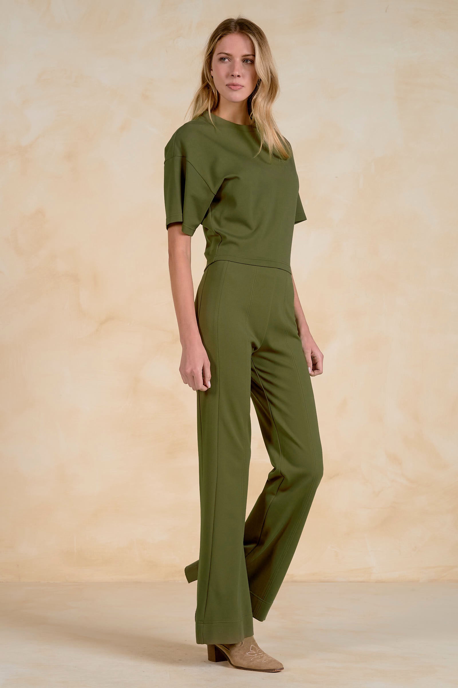 ELAN Olive Short Sleeve Crew Neck Crop Top-Tops-elan-Deja Nu Boutique, Women's Fashion Boutique in Lampasas, Texas