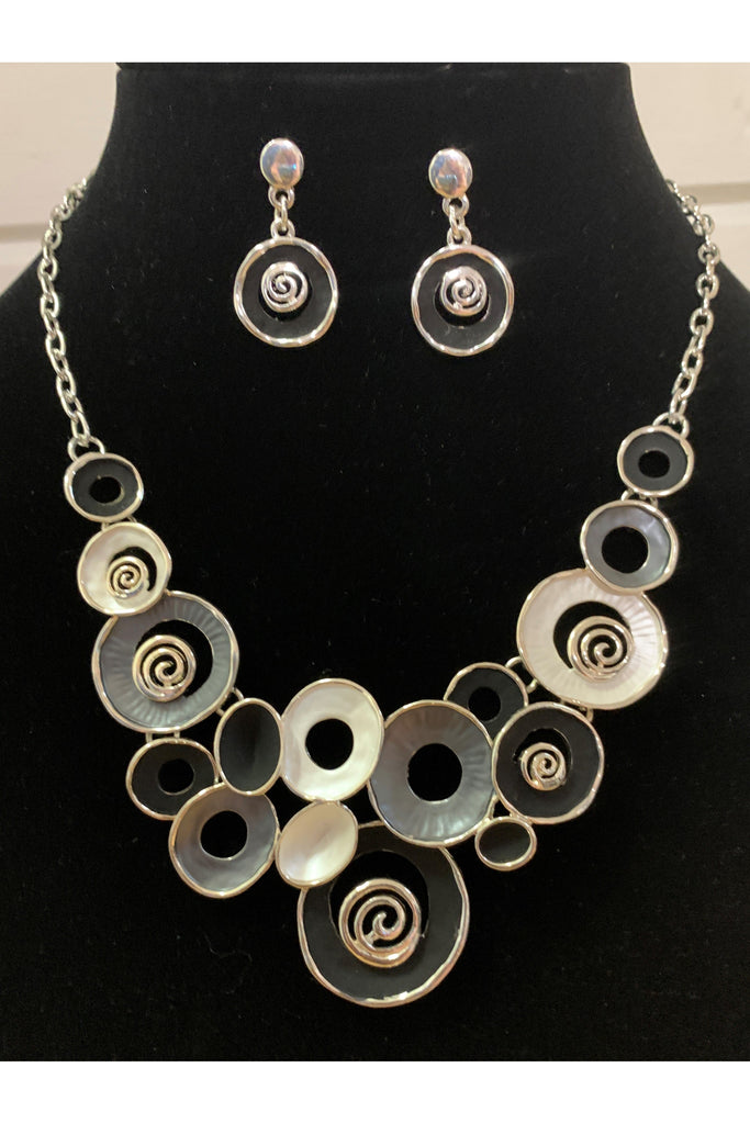 Emma Black And White Metal Circle Necklace Set-Necklaces-Emma-Deja Nu Boutique, Women's Fashion Boutique in Lampasas, Texas