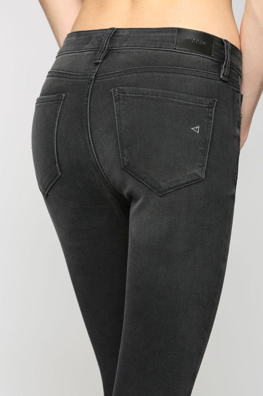 Hidden Vintage Black Frayed Hem Mid Rise Skinny Jean-Bottoms-Hidden-Deja Nu Boutique, Women's Fashion Boutique in Lampasas, Texas